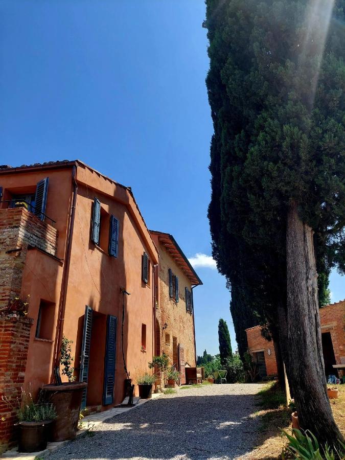 Casa Ezio Marchi - Due Appartamenti E Una Family Suite Bettolle Dış mekan fotoğraf