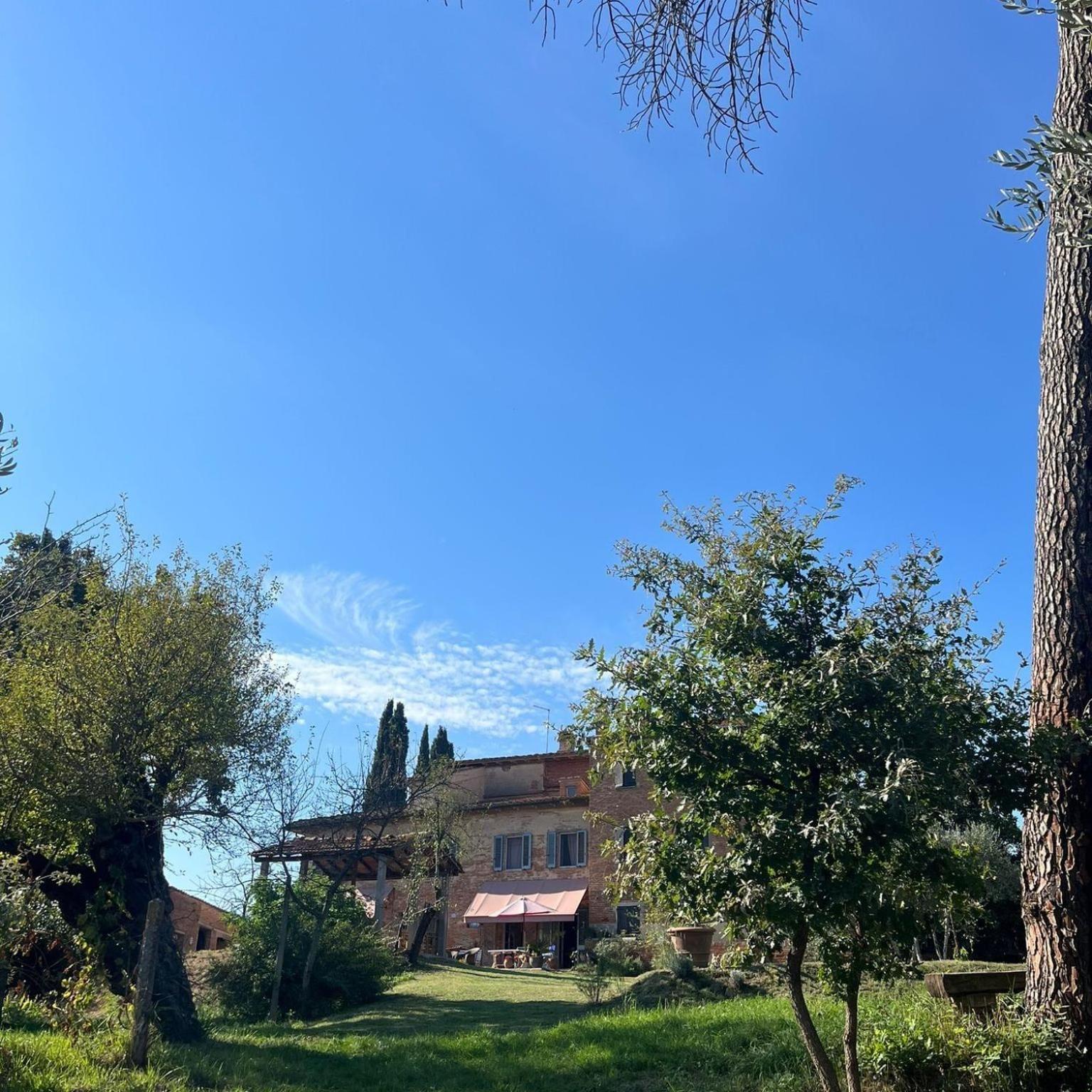 Casa Ezio Marchi - Due Appartamenti E Una Family Suite Bettolle Dış mekan fotoğraf