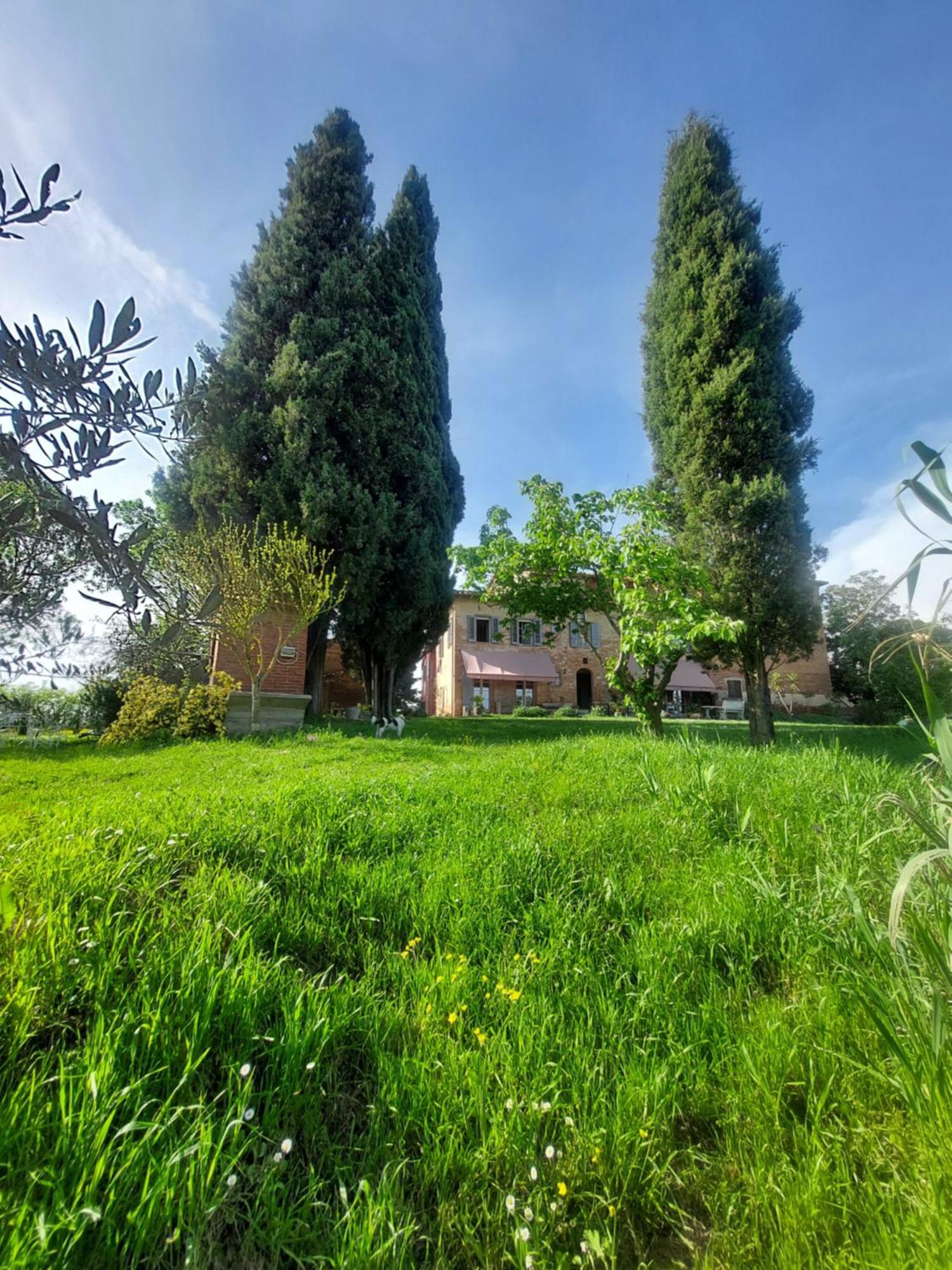 Casa Ezio Marchi - Due Appartamenti E Una Family Suite Bettolle Dış mekan fotoğraf