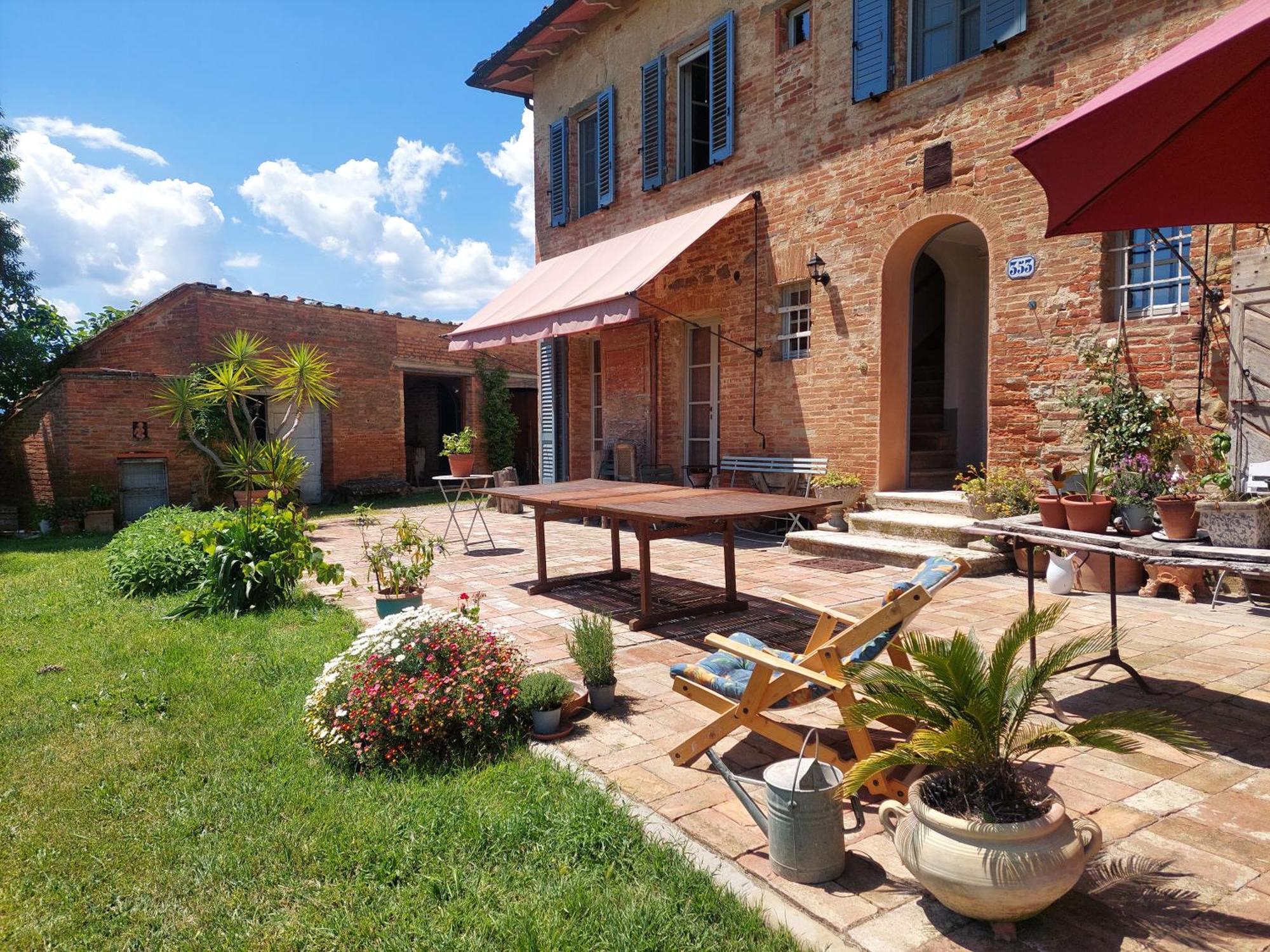 Casa Ezio Marchi - Due Appartamenti E Una Family Suite Bettolle Dış mekan fotoğraf